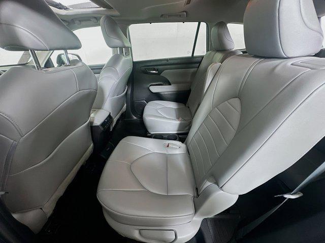 Photo of 2022 Magnetic Gray Metallic Toyota Highlander