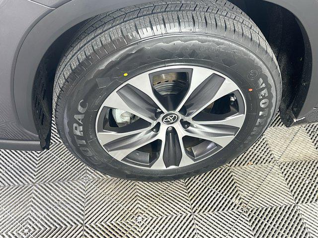 Photo of 2022 Magnetic Gray Metallic Toyota Highlander