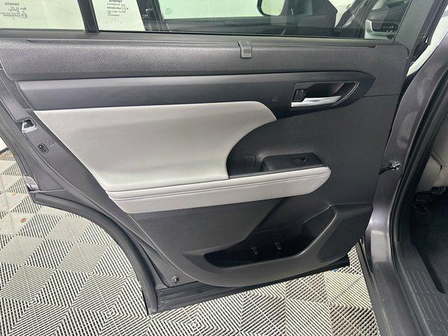 Photo of 2022 Magnetic Gray Metallic Toyota Highlander