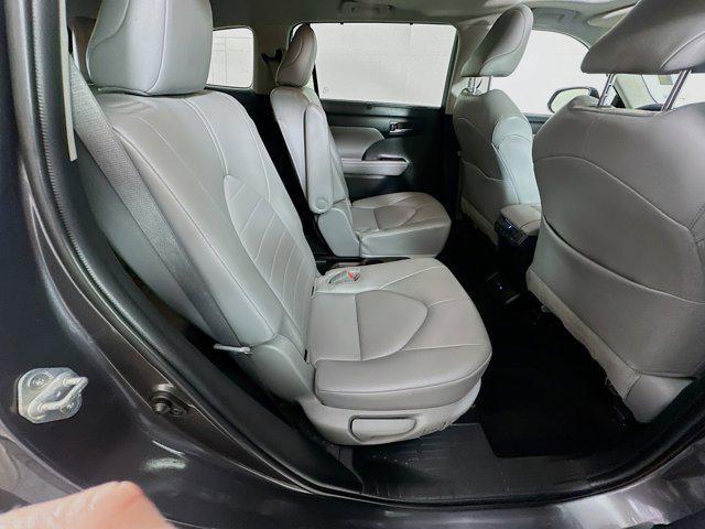 Photo of 2022 Magnetic Gray Metallic Toyota Highlander