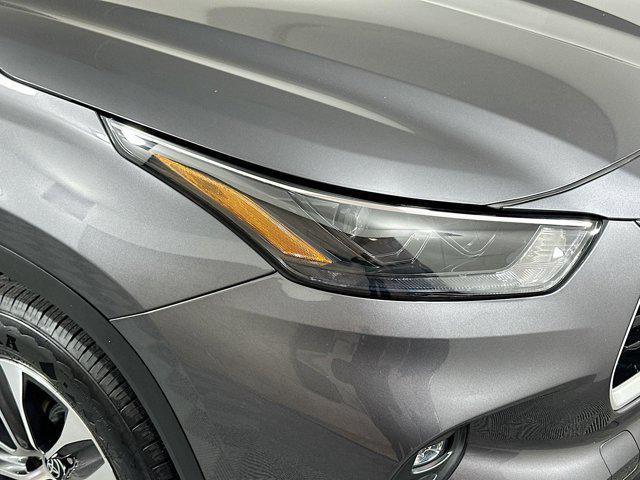 Photo of 2022 Magnetic Gray Metallic Toyota Highlander