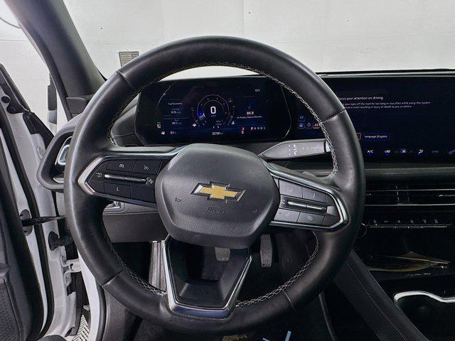Photo of 2024 Summit White Chevrolet Traverse