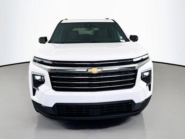 Photo of 2024 Summit White Chevrolet Traverse