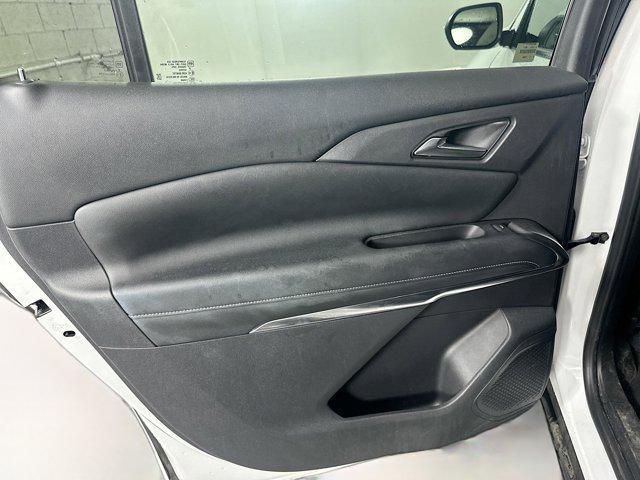 Photo of 2024 Summit White Chevrolet Traverse
