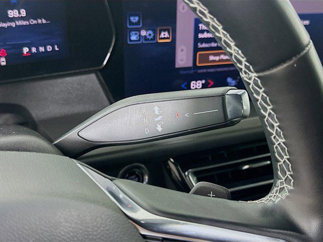 Photo of 2024 Summit White Chevrolet Traverse