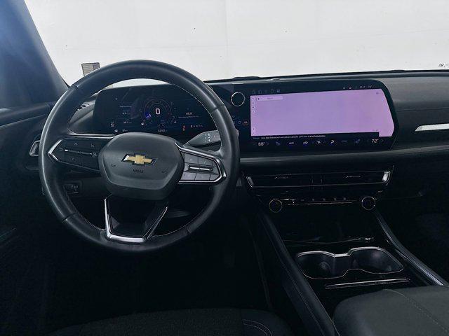 Photo of 2024 Summit White Chevrolet Traverse