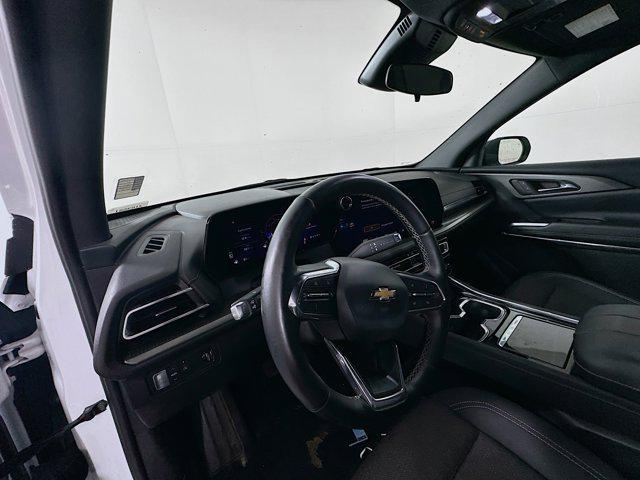 Photo of 2024 Summit White Chevrolet Traverse