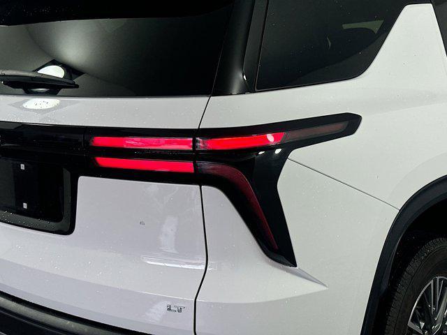 Photo of 2024 Summit White Chevrolet Traverse