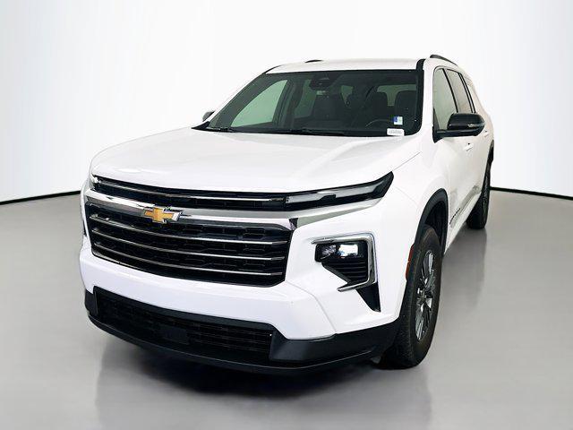 Photo of 2024 Summit White Chevrolet Traverse