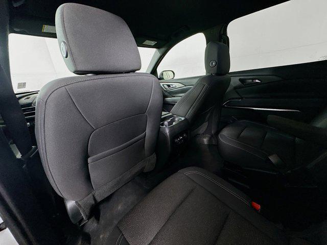 Photo of 2024 Summit White Chevrolet Traverse