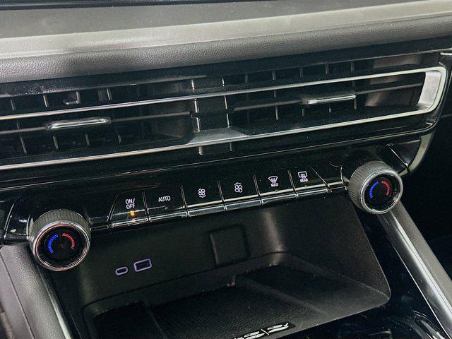 Photo of 2024 Summit White Chevrolet Traverse