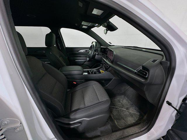 Photo of 2024 Summit White Chevrolet Traverse