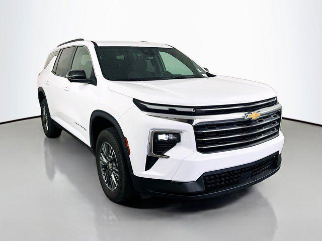 Photo of 2024 Summit White Chevrolet Traverse