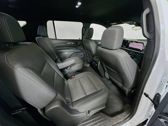 Photo of 2024 Summit White Chevrolet Traverse