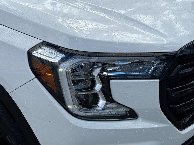 Photo of 2023 Summit White GMC Terrain