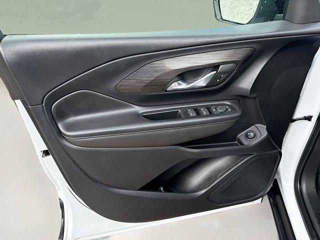 Photo of 2023 Summit White GMC Terrain