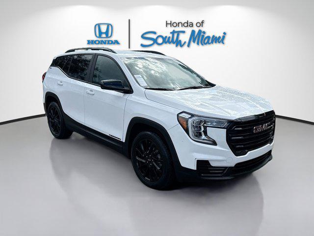 Photo of 2023 Summit White GMC Terrain