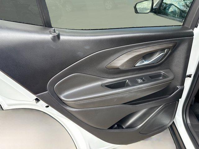 Photo of 2023 Summit White GMC Terrain