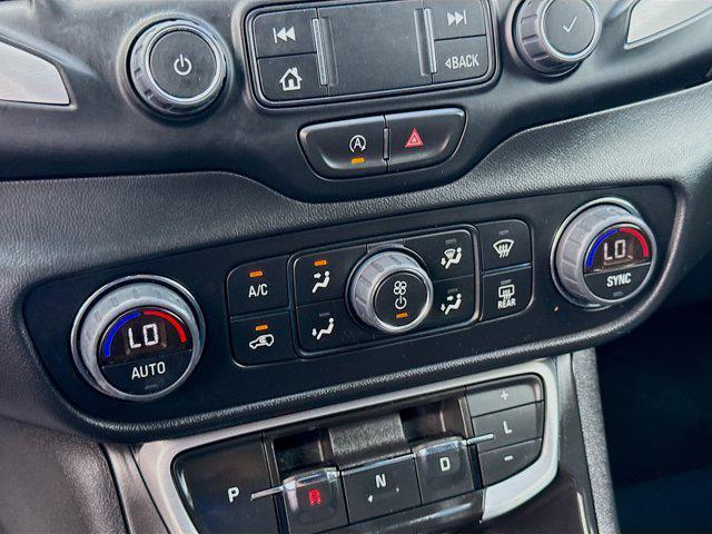 Photo of 2023 Summit White GMC Terrain