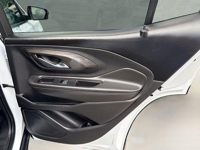 Photo of 2023 Summit White GMC Terrain
