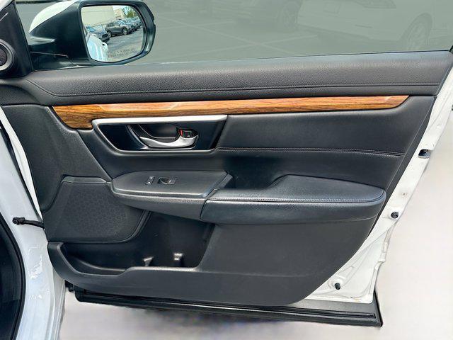 Photo of 2022 Platinum White Pearl Honda CR-V Hybrid