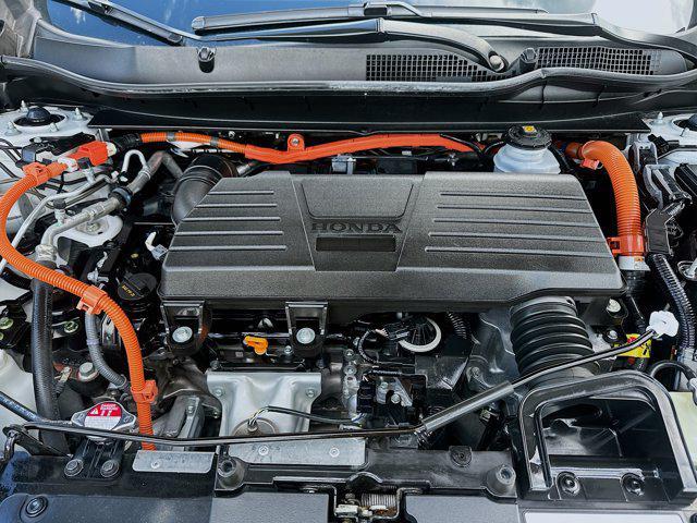 Photo of 2022 Platinum White Pearl Honda CR-V Hybrid