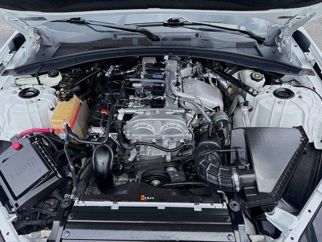 Photo of 2021 Summit White Chevrolet Camaro