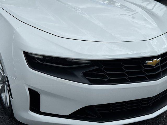 Photo of 2021 Summit White Chevrolet Camaro