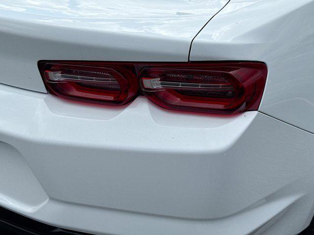 Photo of 2021 Summit White Chevrolet Camaro