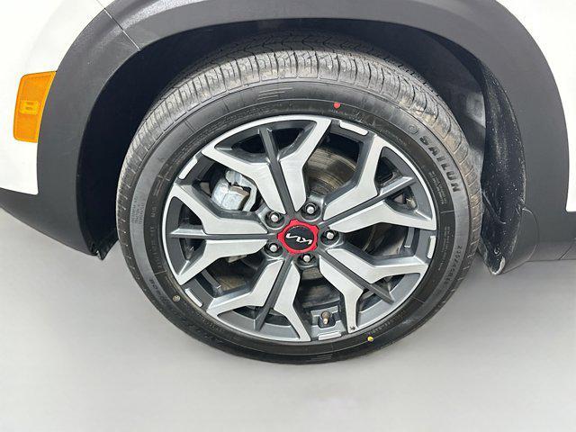 Photo of 2023 Snow White Pearl Kia Seltos