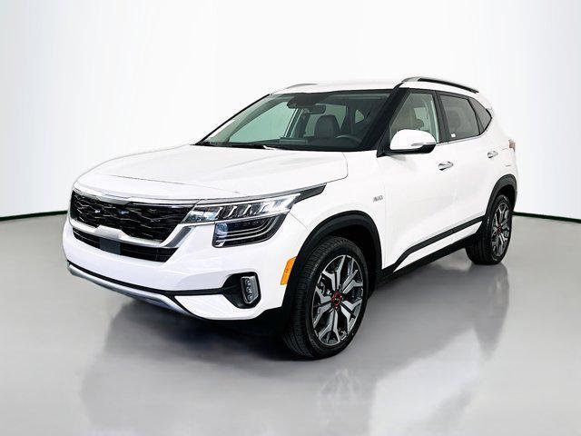 Photo of 2023 Snow White Pearl Kia Seltos