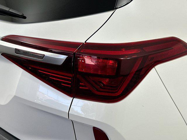 Photo of 2023 Snow White Pearl Kia Seltos
