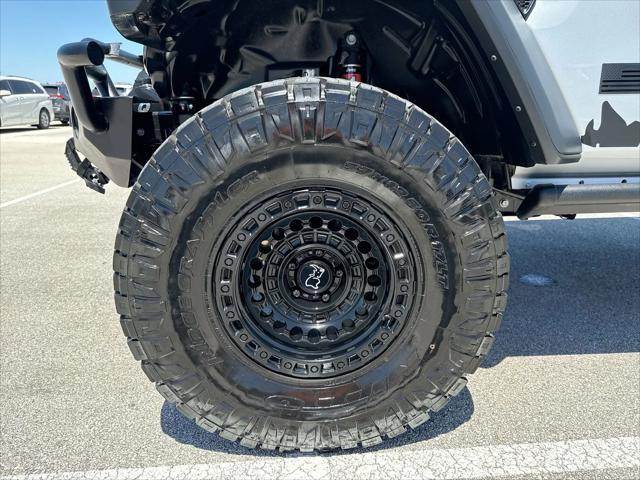 Photo of 2023 Silver Zynith Jeep Gladiator
