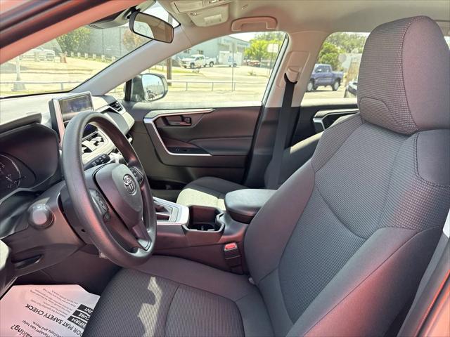 Photo of 2025 Ice Cap Toyota RAV4