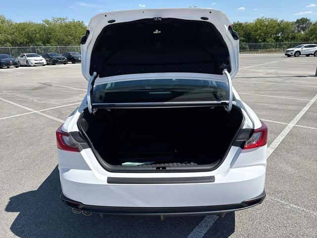 Photo of 2025 Ice Cap Toyota Camry
