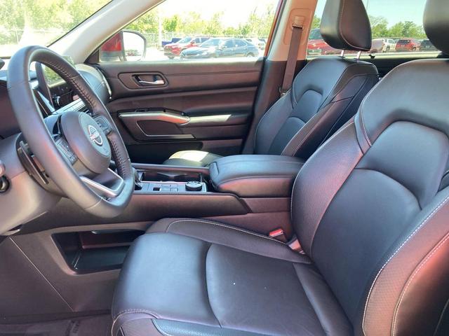 Photo of 2023 Scarlet Ember Tintcoat Nissan Pathfinder