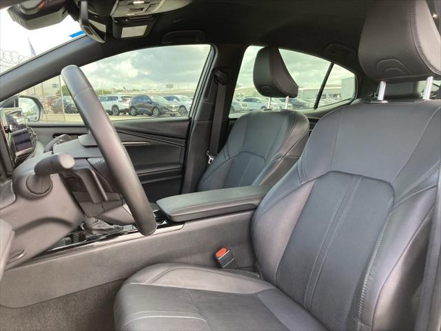 Photo of 2025 Midnight Black Metallic Toyota Camry