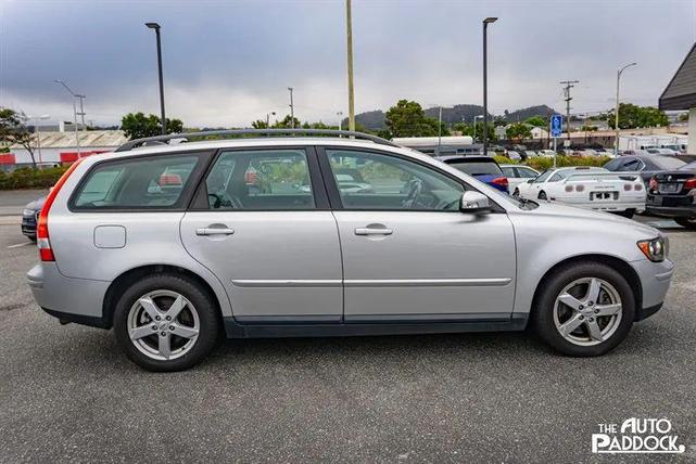 Photo of 2007 Electric Silver Metallic Volvo V50