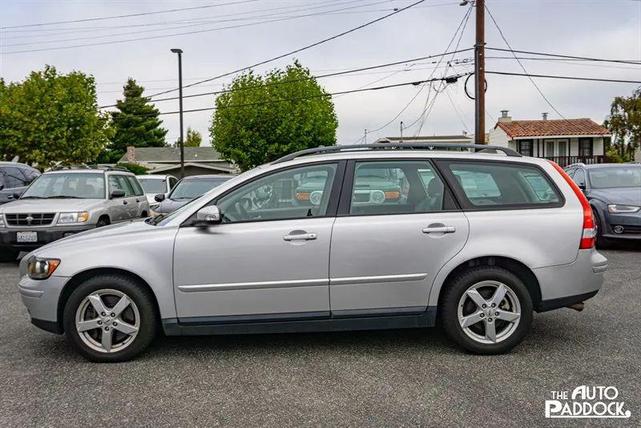 Photo of 2007 Electric Silver Metallic Volvo V50