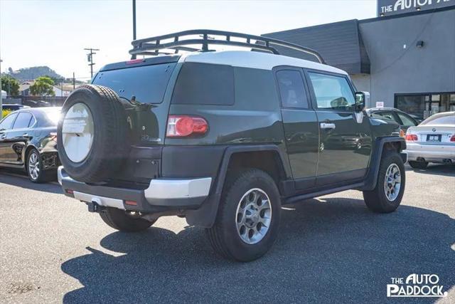 Photo of 2011 Army Green with White Roof Toyota FJ Cruiser