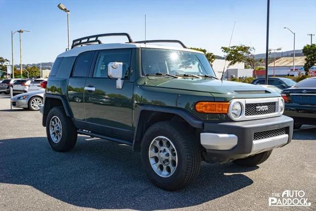 Photo of 2011 Army Green with White Roof Toyota FJ Cruiser
