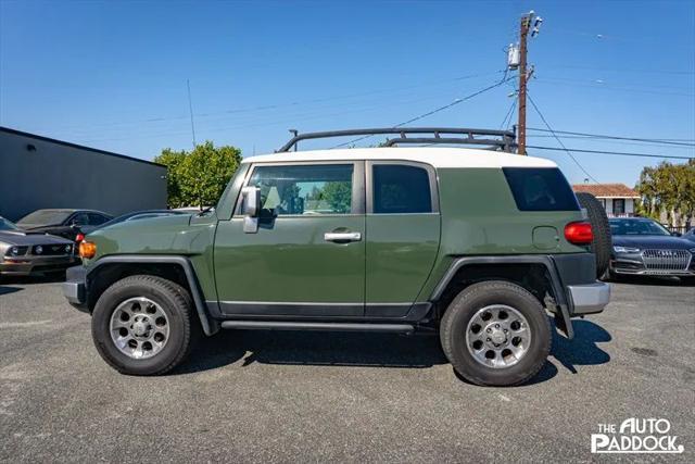 Photo of 2011 Army Green with White Roof Toyota FJ Cruiser