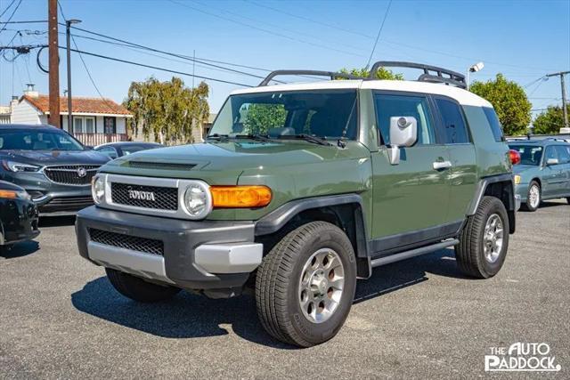 Photo of 2011 Army Green with White Roof Toyota FJ Cruiser