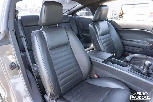 Photo of 2005 Mineral Grey Metallic Ford Mustang