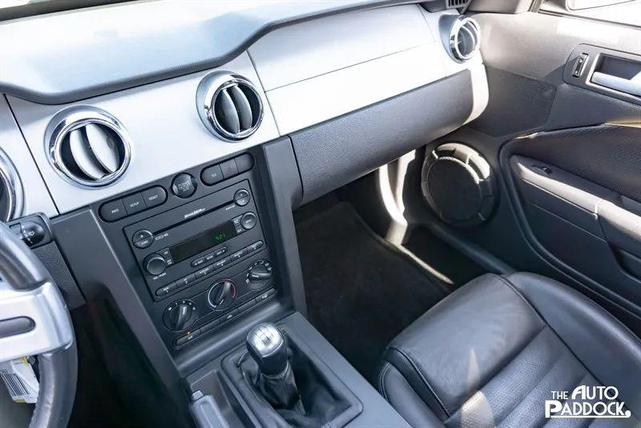 Photo of 2005 Mineral Grey Metallic Ford Mustang