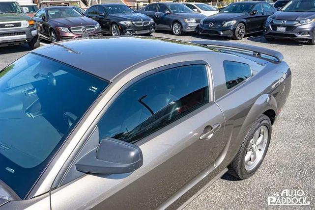 Photo of 2005 Mineral Grey Metallic Ford Mustang