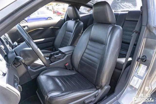 Photo of 2005 Mineral Grey Metallic Ford Mustang