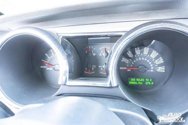 Photo of 2005 Mineral Grey Metallic Ford Mustang