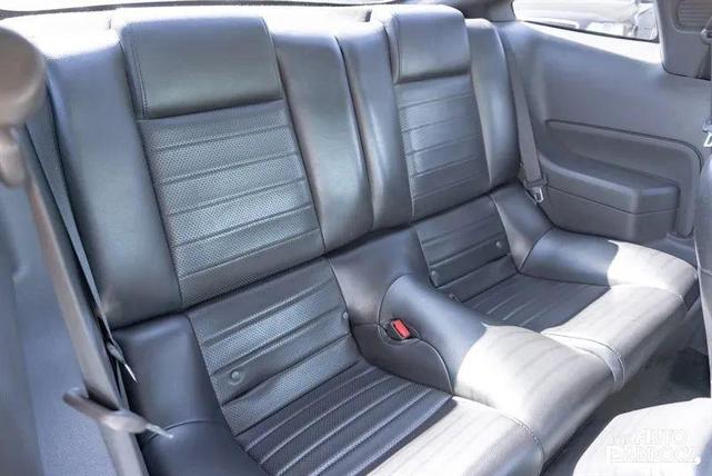 Photo of 2005 Mineral Grey Metallic Ford Mustang