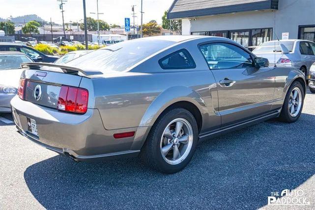 Photo of 2005 Mineral Grey Metallic Ford Mustang